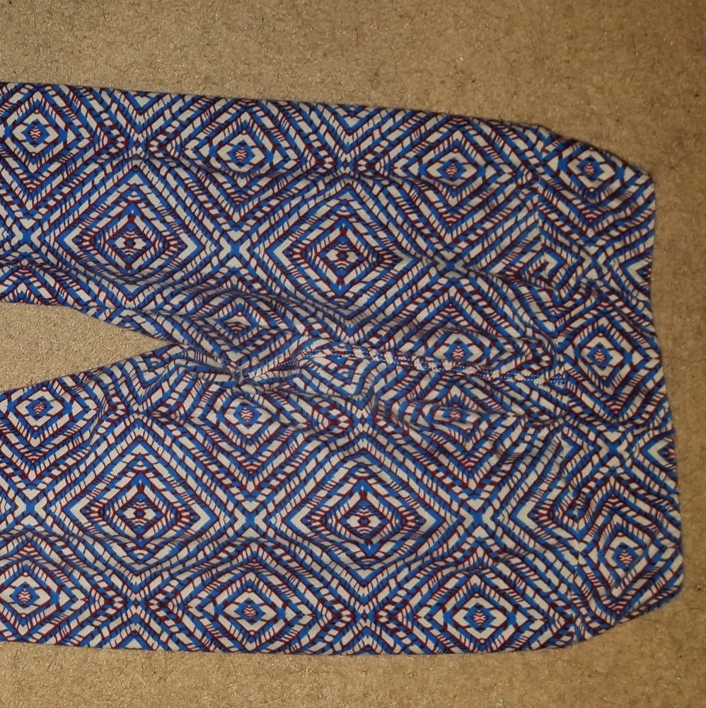 Fractal styled leggings